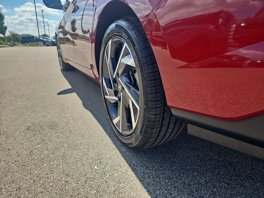 Certified 2025 Hyundai Elantra SEL FWD image 39