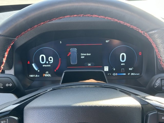 Used 2025 Ford Explorer ST-Line w/ ST-Line Street Pack image 8