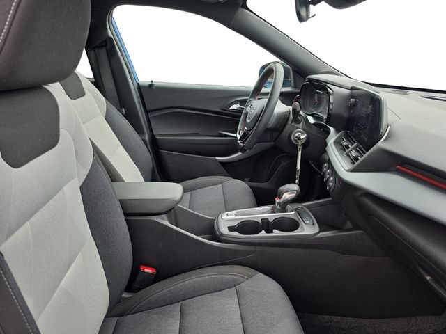 Used 2024 Chevrolet Trax RS w/ Driver Confidence Package FWD image 17