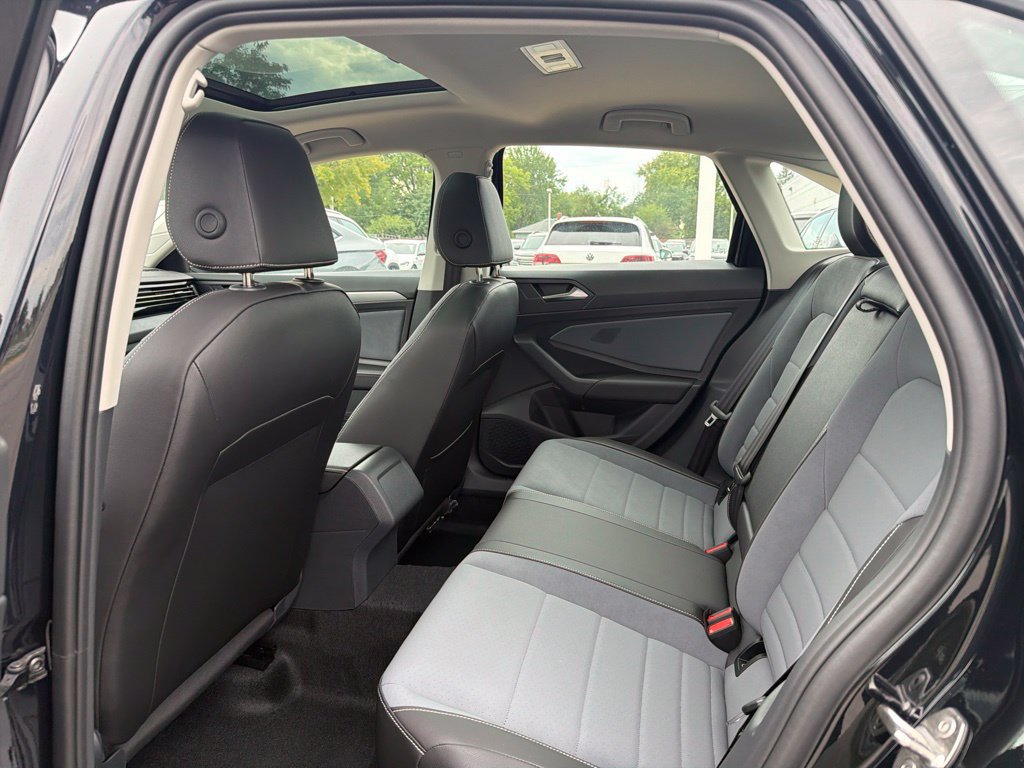 New 2026 Volkswagen Jetta SE FWD image 11