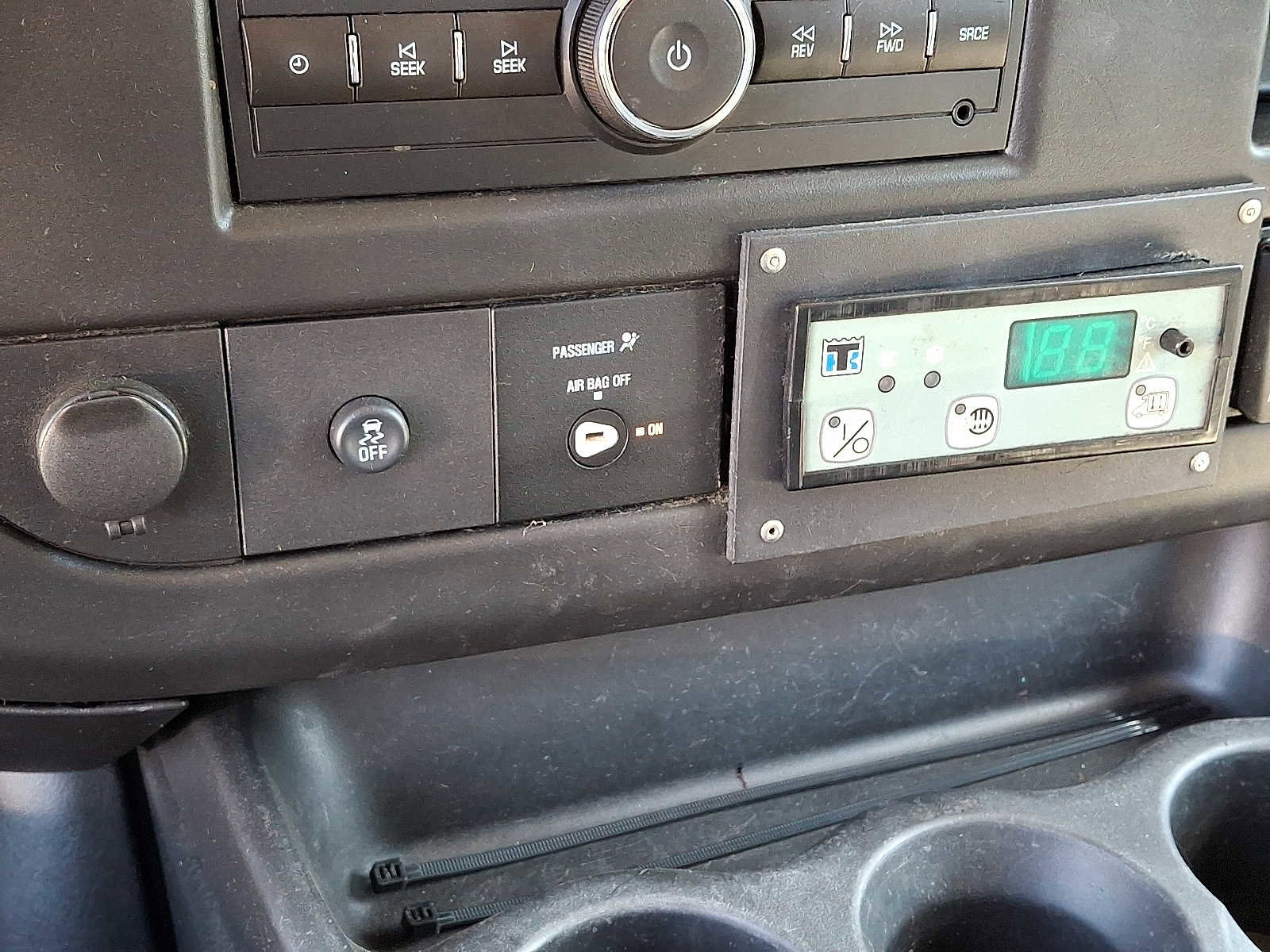 Used 2016 Chevrolet Express 3500 image 20