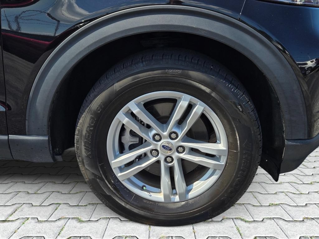 Used 2024 Ford Explorer XLT RWD image 3