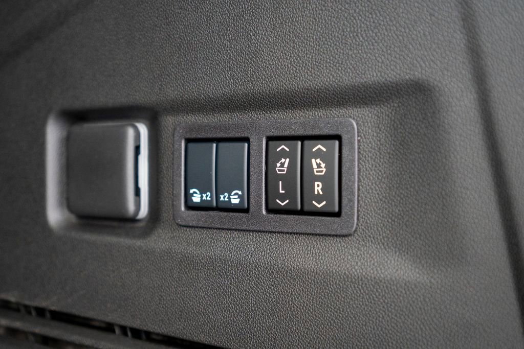 New 2026 Chevrolet Suburban High Country image 16