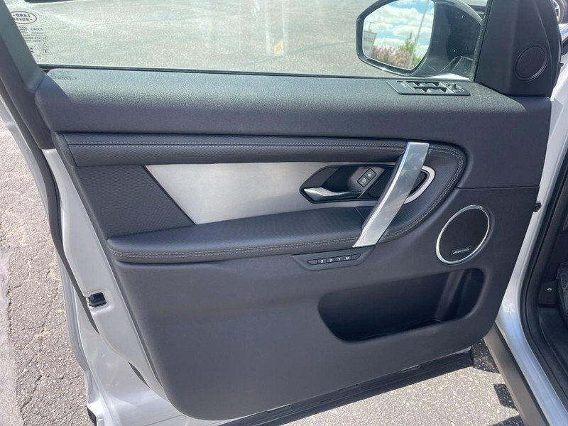 Used 2024 Land Rover Discovery Sport Dynamic SE AWD/4WD image 22