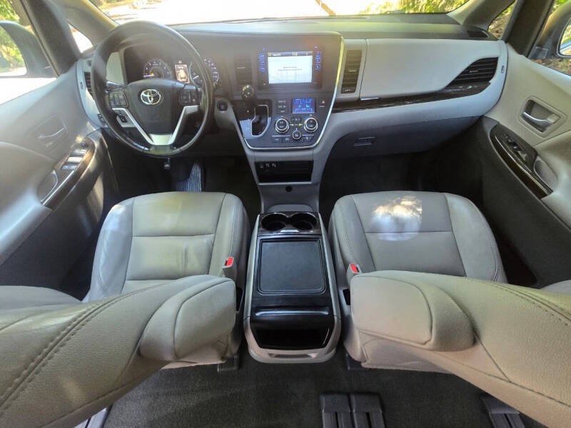 Used 2016 Toyota Sienna XLE FWD image 12