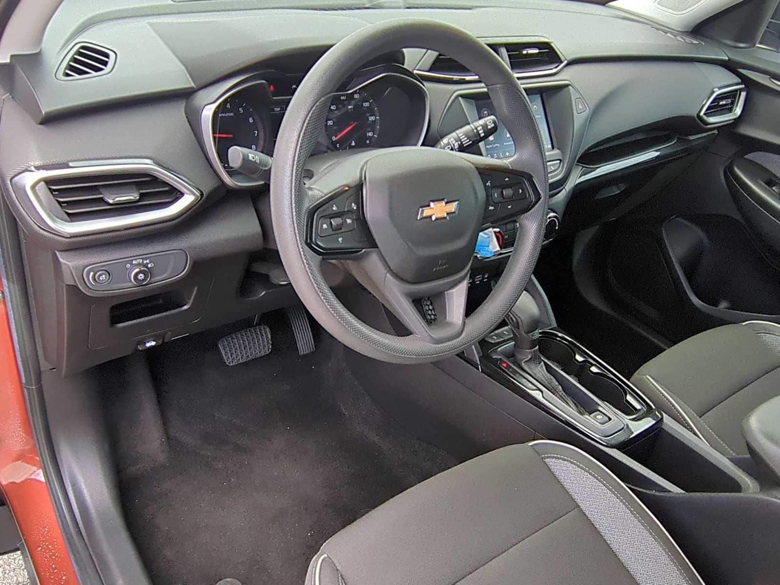 Used 2021 Chevrolet TrailBlazer LS FWD image 12