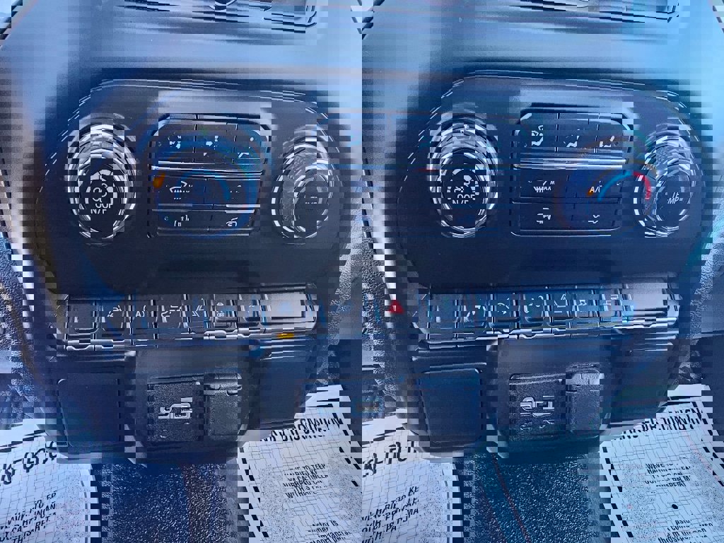 Used 2025 Chevrolet Silverado 1500 W/T image 16