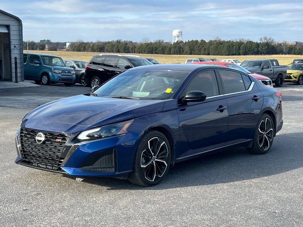Used 2024 Nissan Altima 2.5 SR w/ SR Premium Package image 9