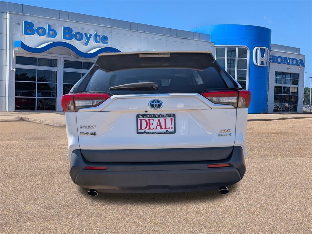 Used 2021 Toyota RAV4 XLE image 4