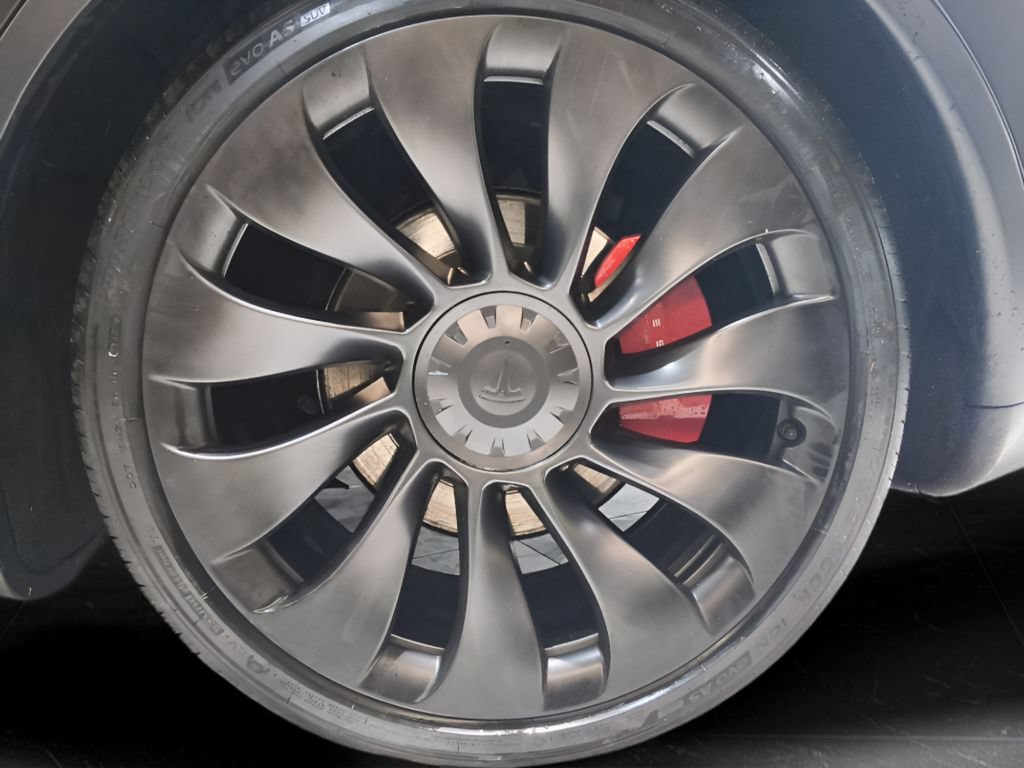 Used 2025 Tesla Model Y Performance AWD/4WD image 31