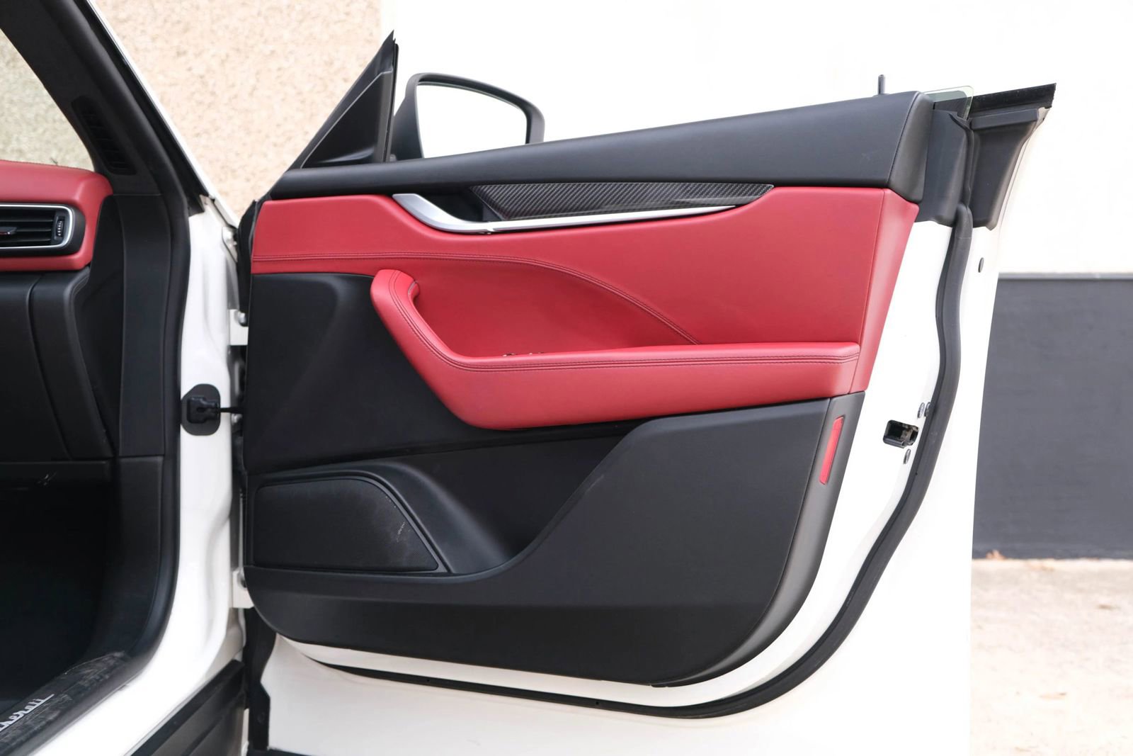 Used 2017 Maserati Levante S image 32