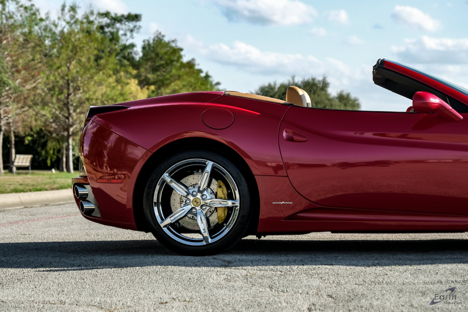 Used 2014 Ferrari California RWD image 26
