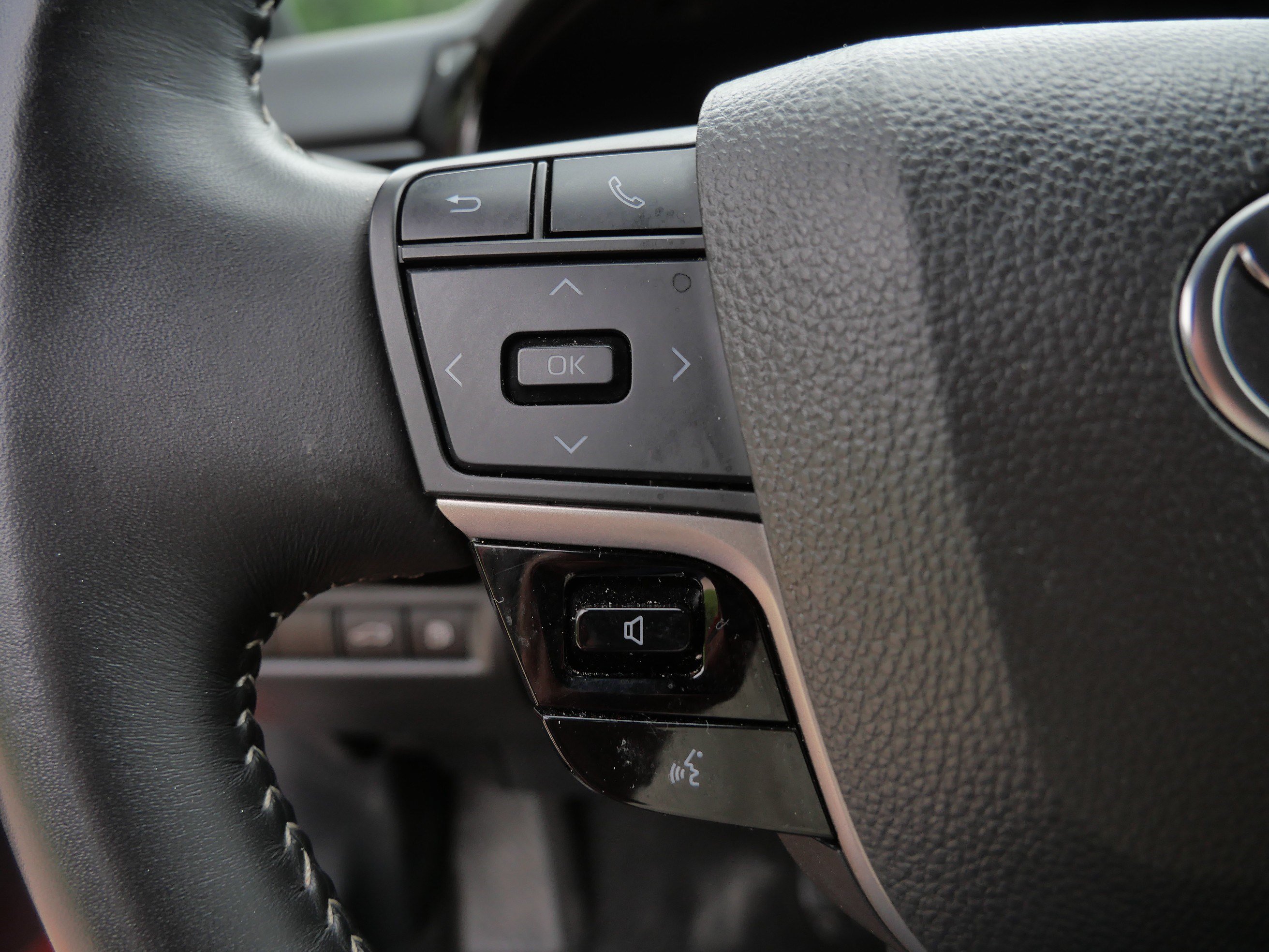 Certified 2025 Toyota Camry SE FWD image 28