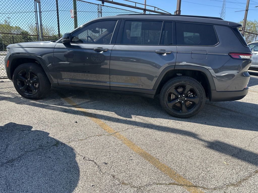 Used 2022 Jeep Grand Cherokee L Laredo AWD/4WD image 4