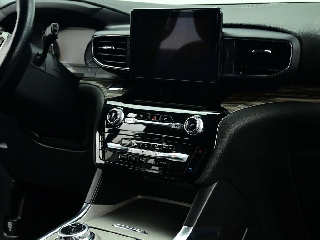 Used 2022 Ford Explorer Limited w/ Equipment Group 301A image 34