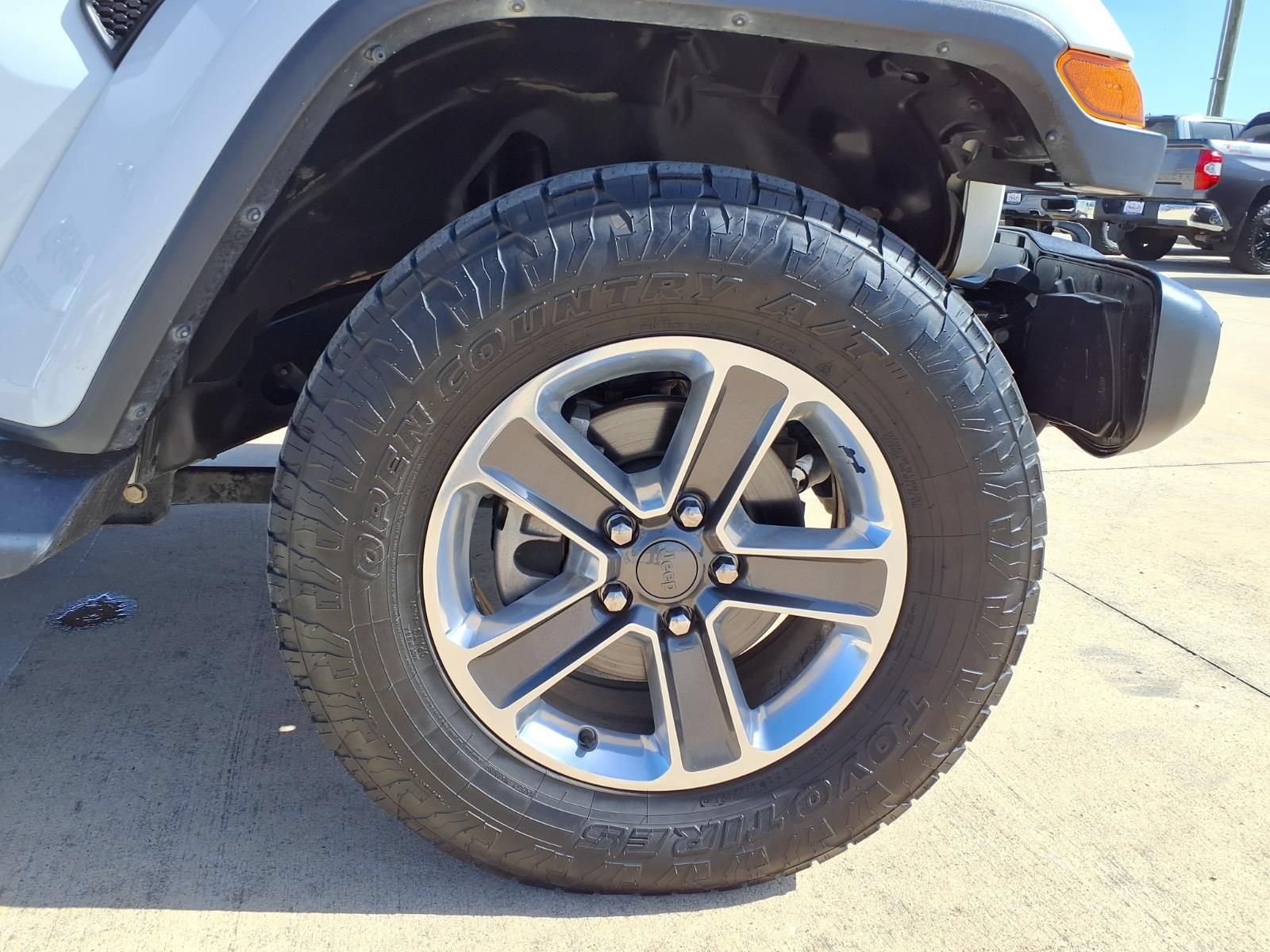 Used 2018 Jeep Wrangler Unlimited Sahara AWD/4WD image 10