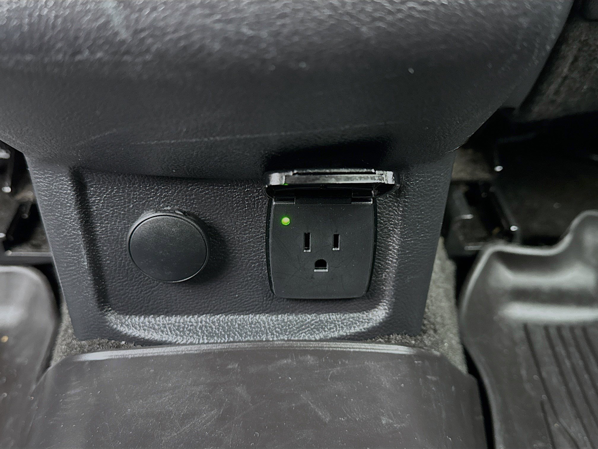 Used 2018 Ford Fusion SE w/ Equipment Group 601A FWD image 16