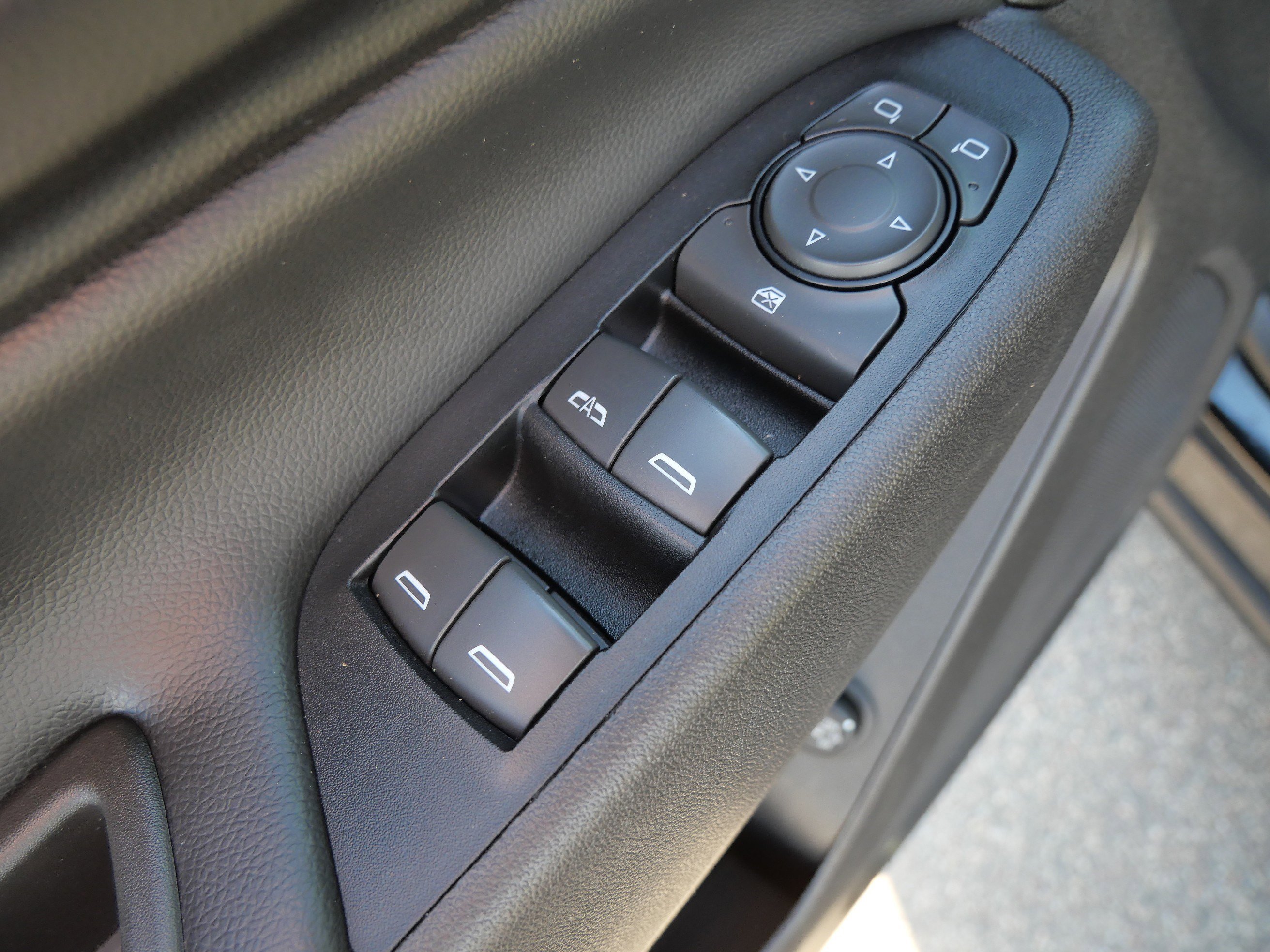 Used 2018 Chevrolet Equinox LT AWD/4WD image 19