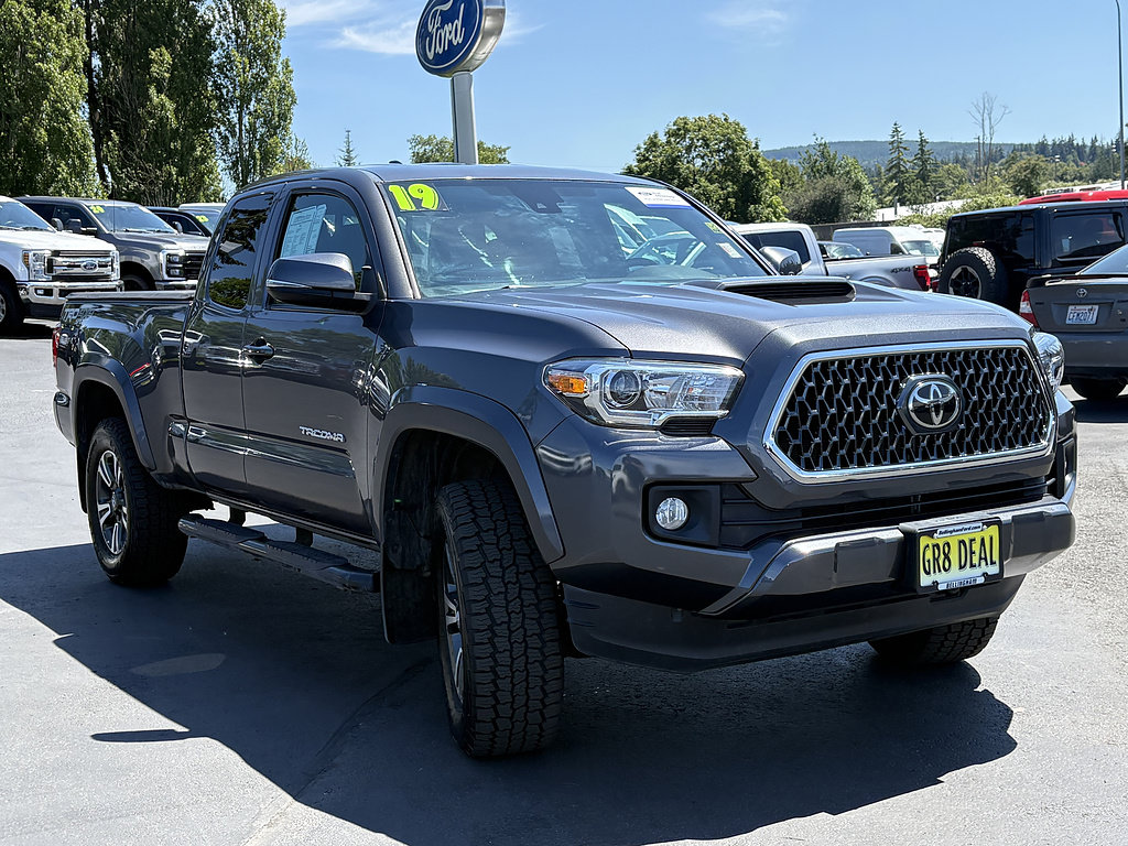 Used 2019 Toyota Tacoma TRD Sport AWD/4WD image 4