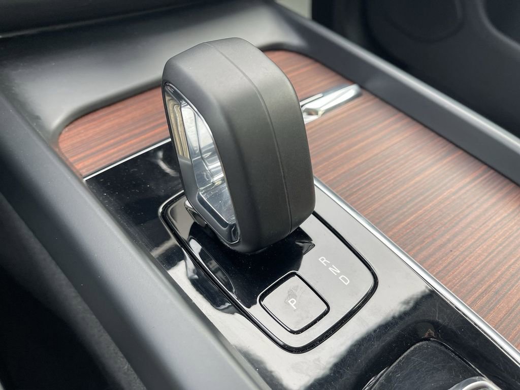 Used 2024 Volvo XC60 B5 Plus image 34