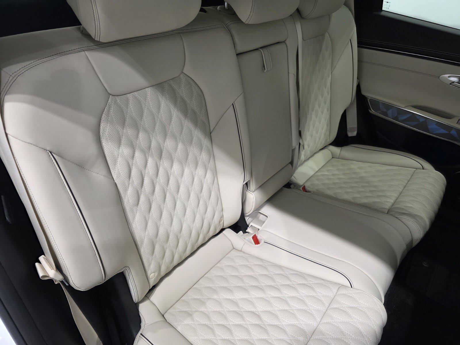 Used 2025 Genesis GV70 3.5T Sport w/ Sport Advanced Package image 21