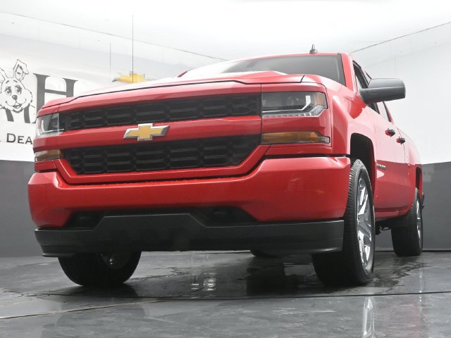 Used 2019 Chevrolet Silverado 1500 Custom w/ Custom Convenience Package AWD/4WD image 4