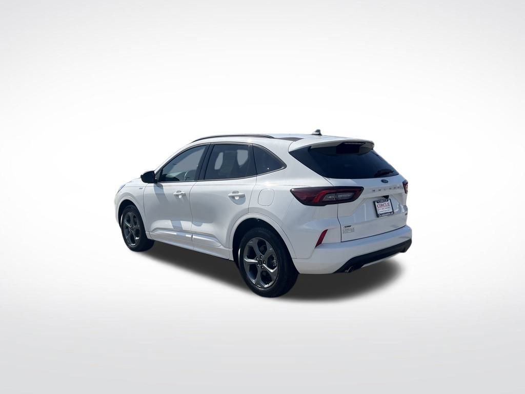 Used 2024 Ford Escape ST-Line w/ Equipment Group 301A image 4