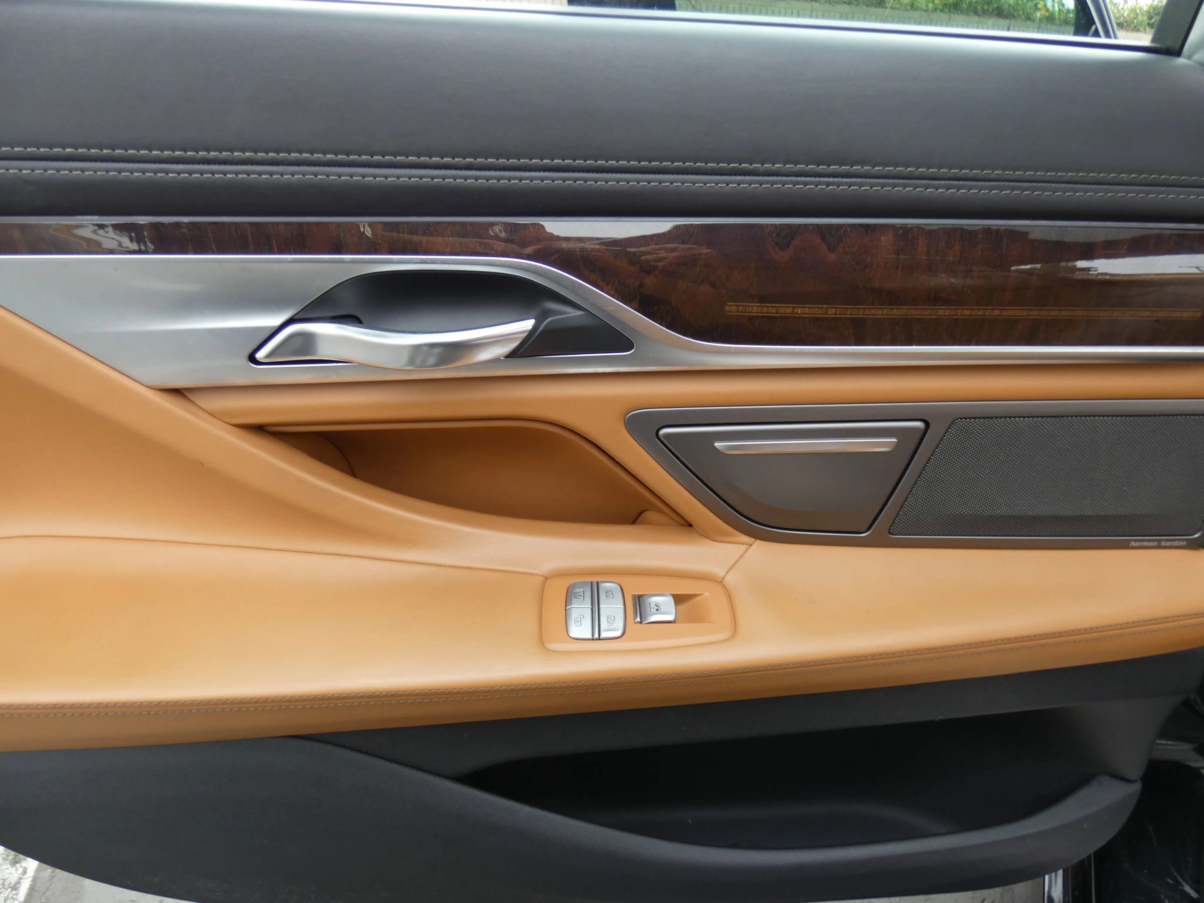 Used 2016 BMW 750i xDrive image 28