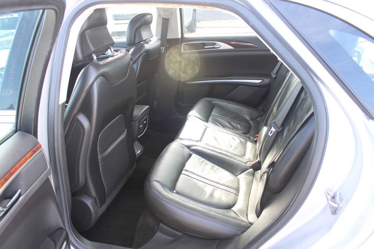 Used 2013 Lincoln MKZ FWD image 9