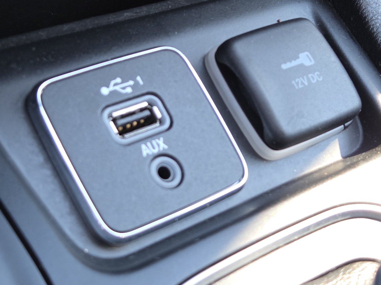 Used 2019 Jeep Cherokee Latitude Plus w/ Comfort/Convenience Group AWD/4WD image 8