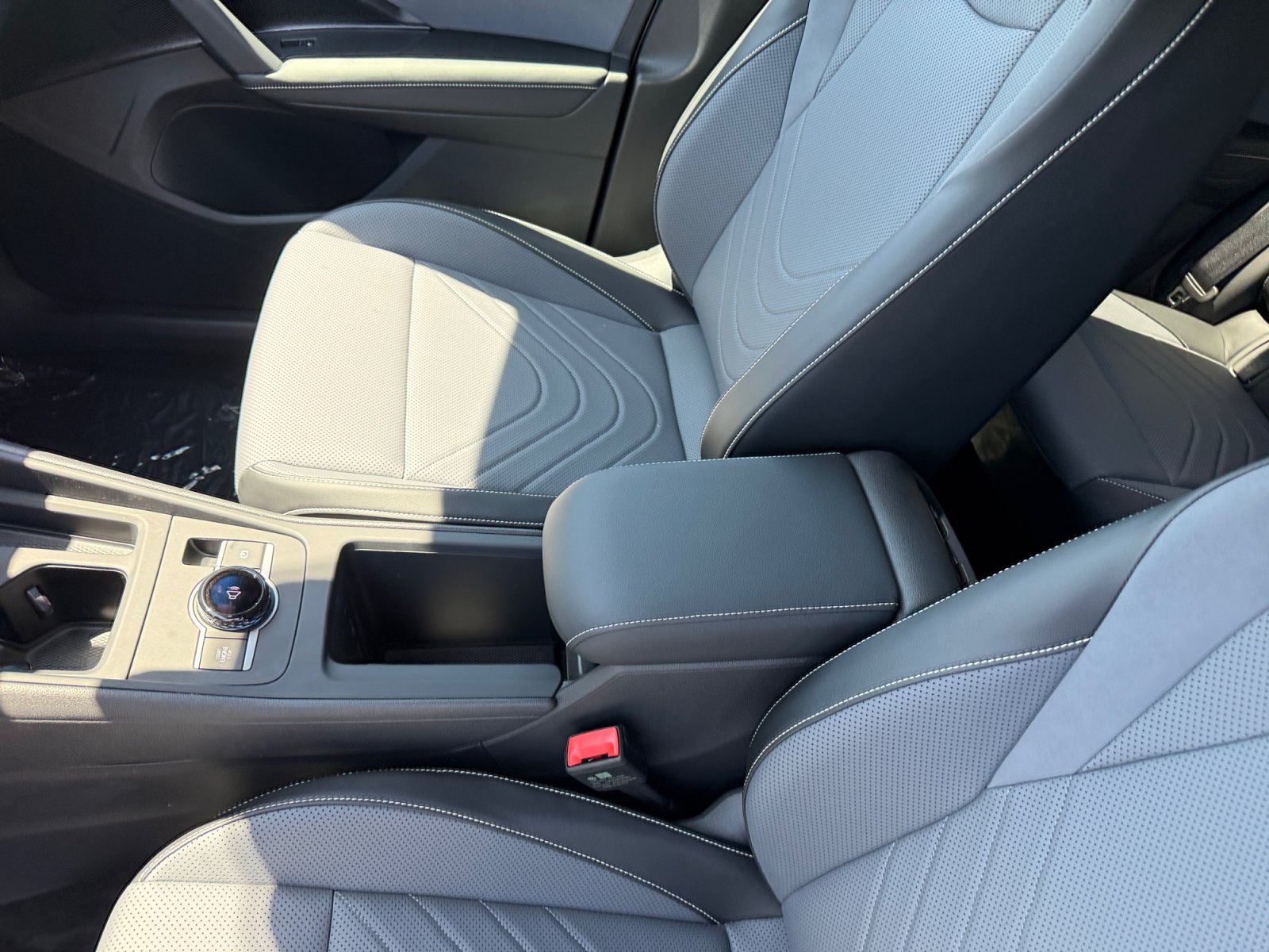 New 2026 Volkswagen Tiguan SE R-Line FWD image 14
