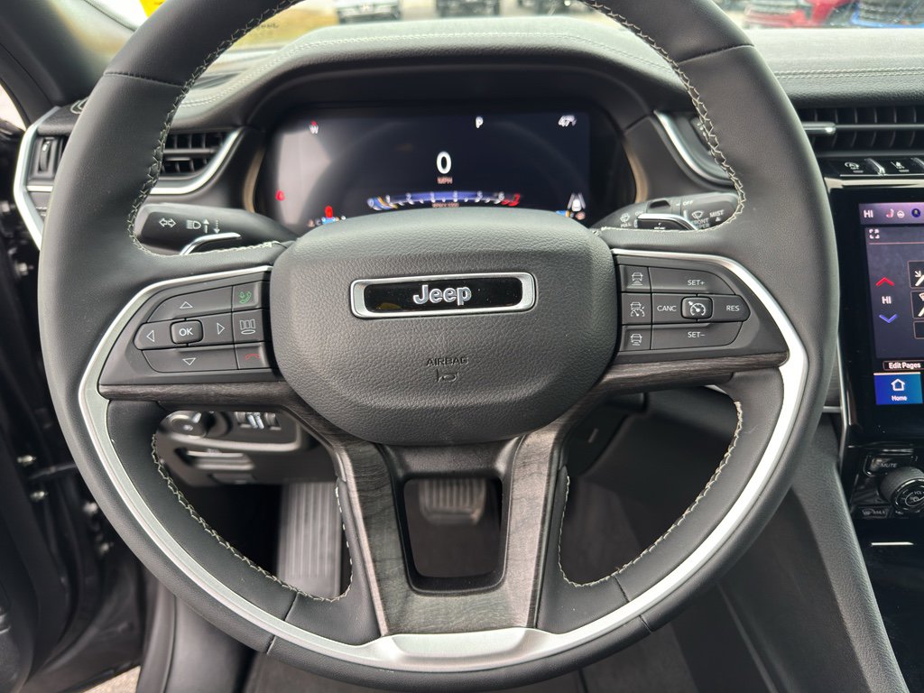 Used 2024 Jeep Grand Cherokee L Limited w/ Luxury Tech Group II image 17