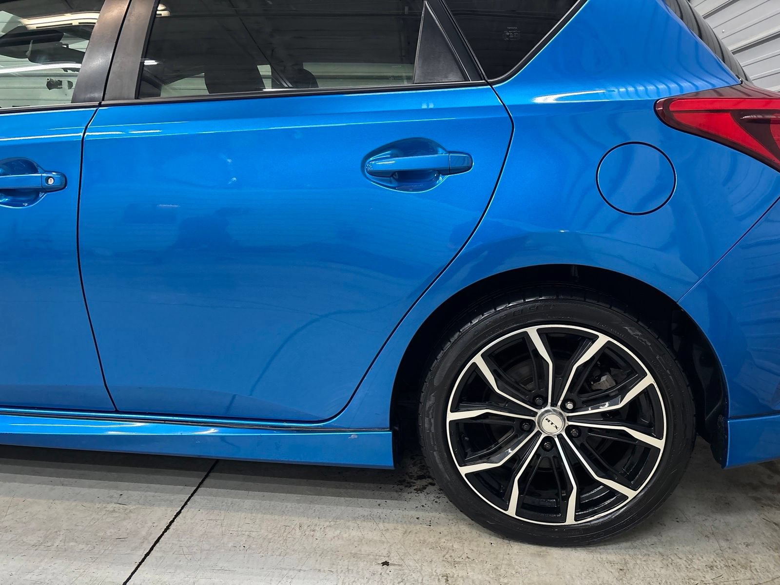 Used 2018 Toyota Corolla iM w/ All-Weather Mat Package FWD image 6