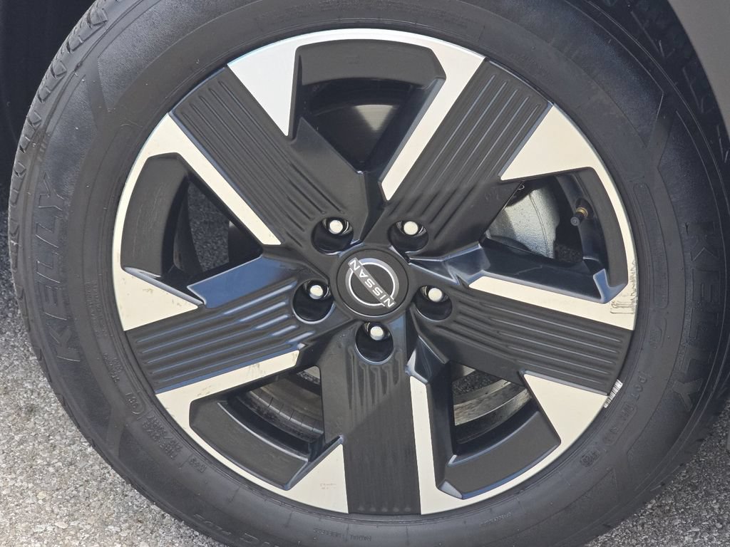Used 2025 Nissan Kicks SV AWD/4WD image 8