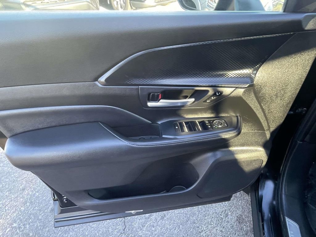 Used 2024 Toyota Grand Highlander AWD Hybrid image 25