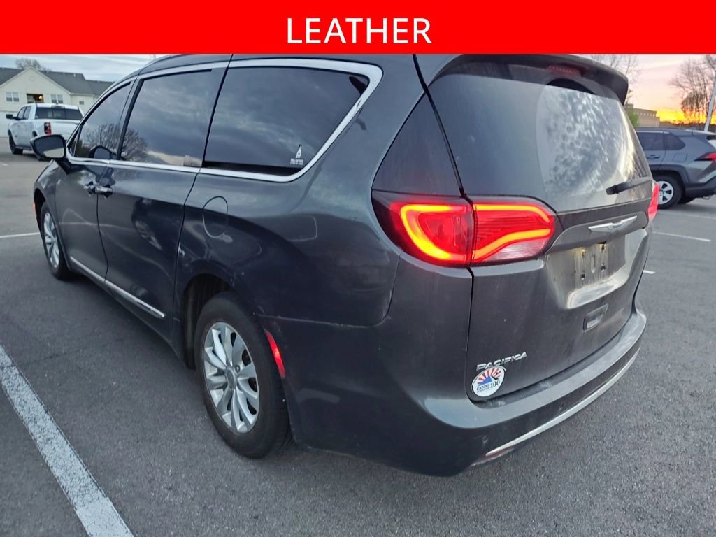 Used 2018 Chrysler Pacifica Touring-L image 4