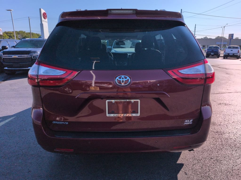 Used 2018 Toyota Sienna XLE w/ XLE Navigation Package AWD/4WD image 4