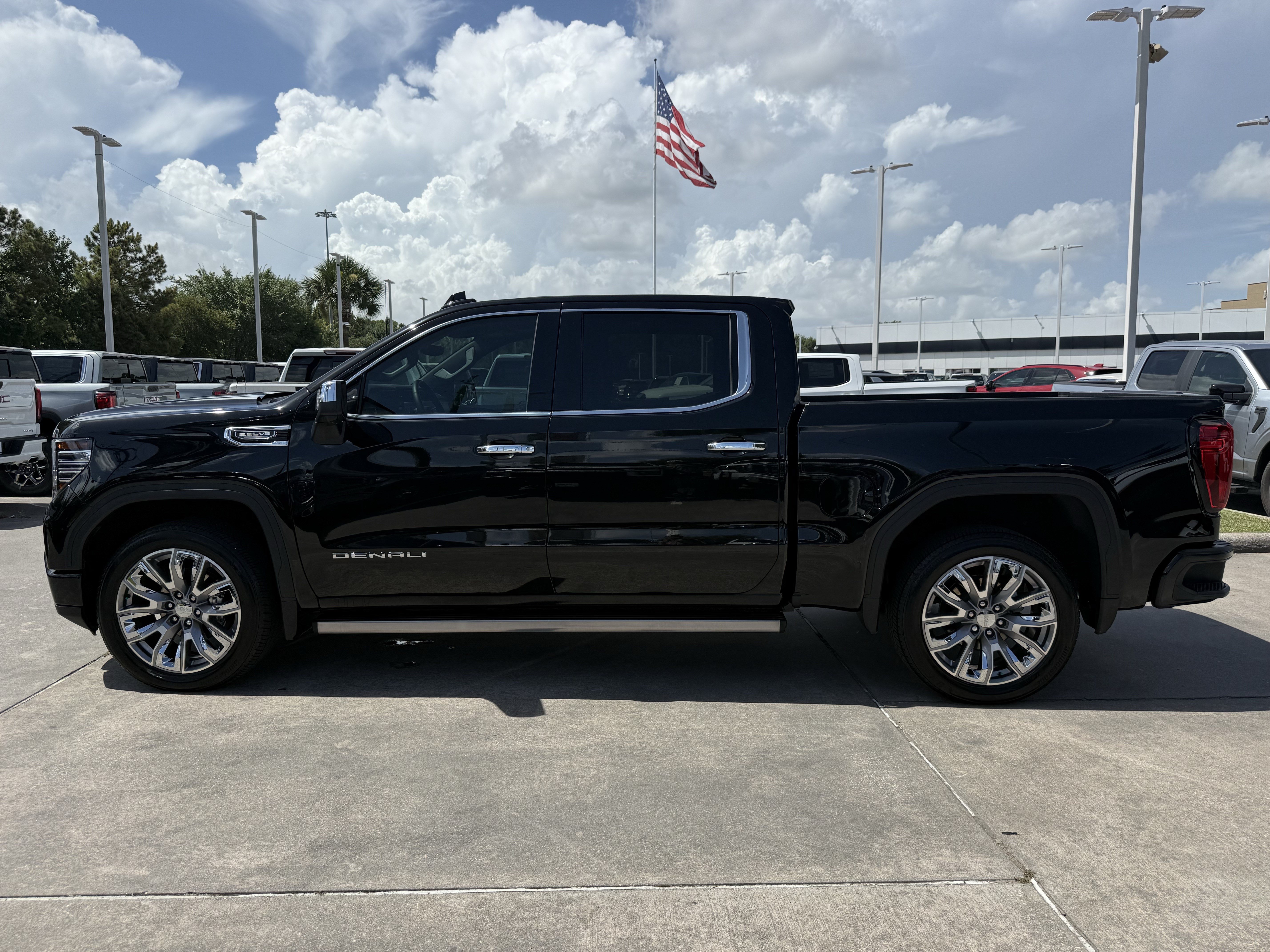 Used 2025 GMC Sierra 1500 Denali w/ Denali Reserve Package AWD/4WD image 8