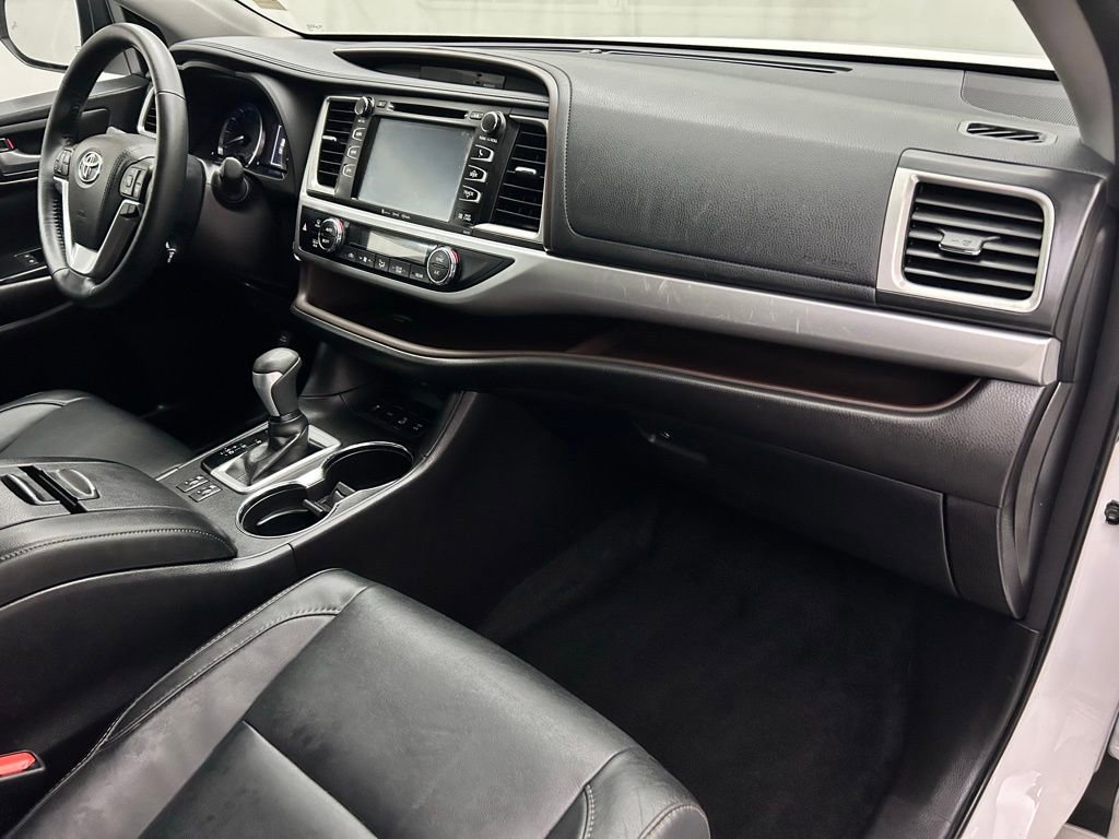 Used 2017 Toyota Highlander XLE image 21