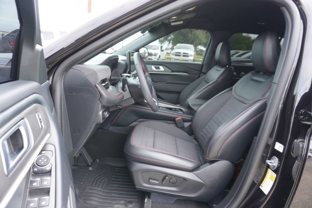 Certified 2025 Ford Explorer ST-Line AWD/4WD image 7
