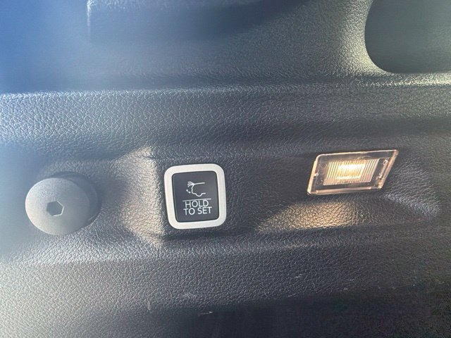 Used 2023 Jeep Grand Cherokee L Limited AWD/4WD image 9
