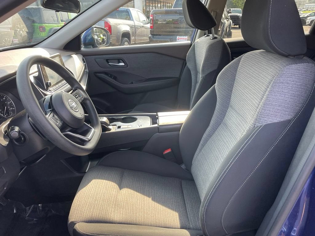 Used 2021 Nissan Rogue SV FWD image 2