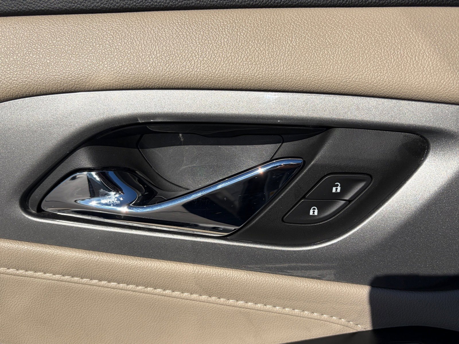 Used 2023 Chevrolet Traverse LT w/ LPO, Cargo Package AWD/4WD image 16