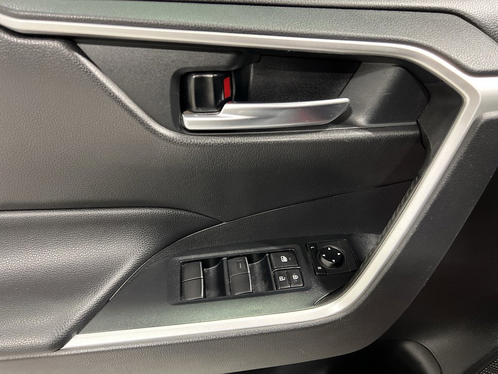 Used 2020 Toyota RAV4 XLE Premium image 21