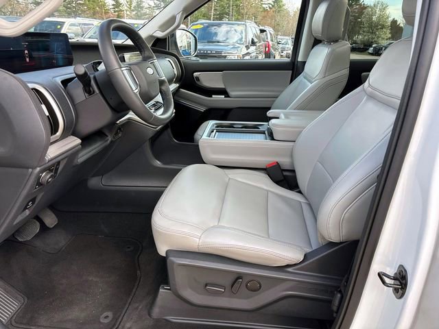 Used 2025 Ford Expedition Active AWD/4WD image 9