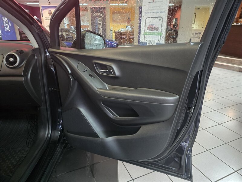 Used 2015 Chevrolet Trax LS FWD image 12