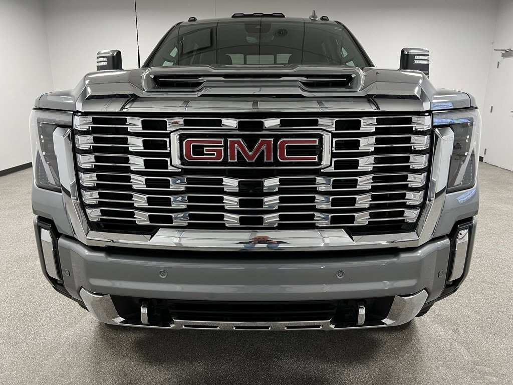 Used 2024 GMC Sierra 2500 Denali w/ Denali Reserve Package image 3