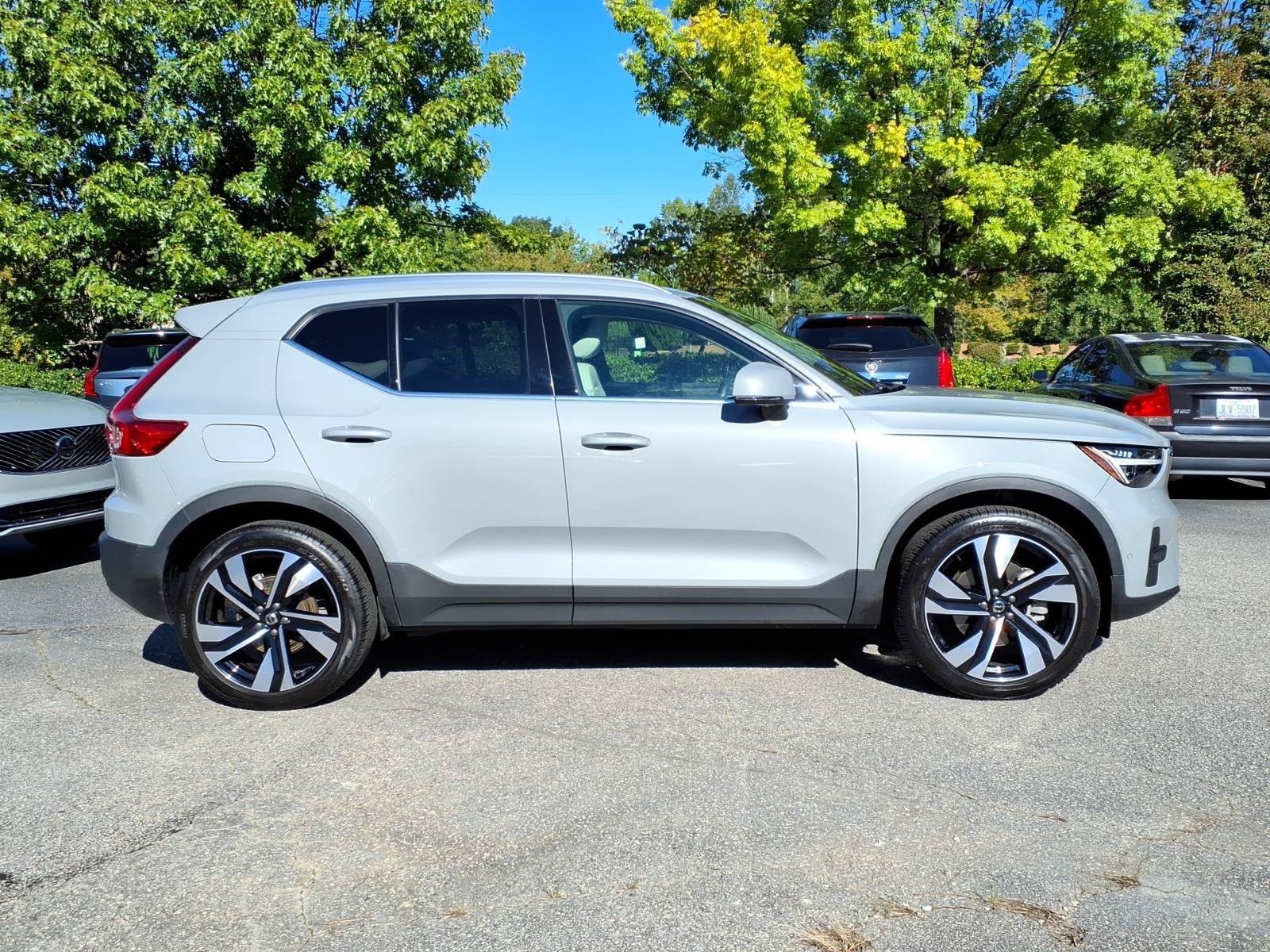 Certified 2024 Volvo XC40 B5 Ultimate w/ Protection Package Premier AWD/4WD image 2