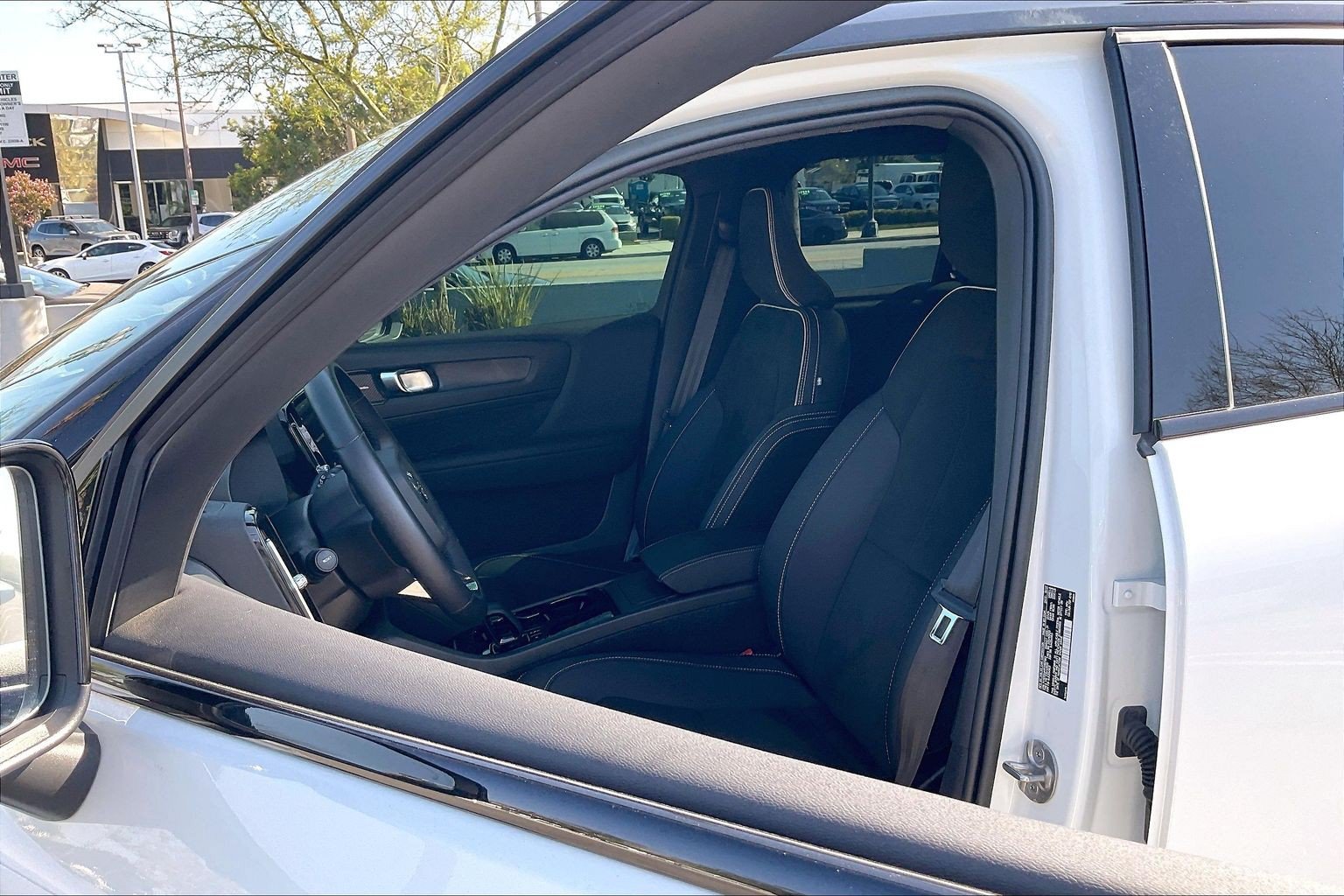 Used 2023 Volvo XC40 Recharge Ultimate AWD/4WD image 8