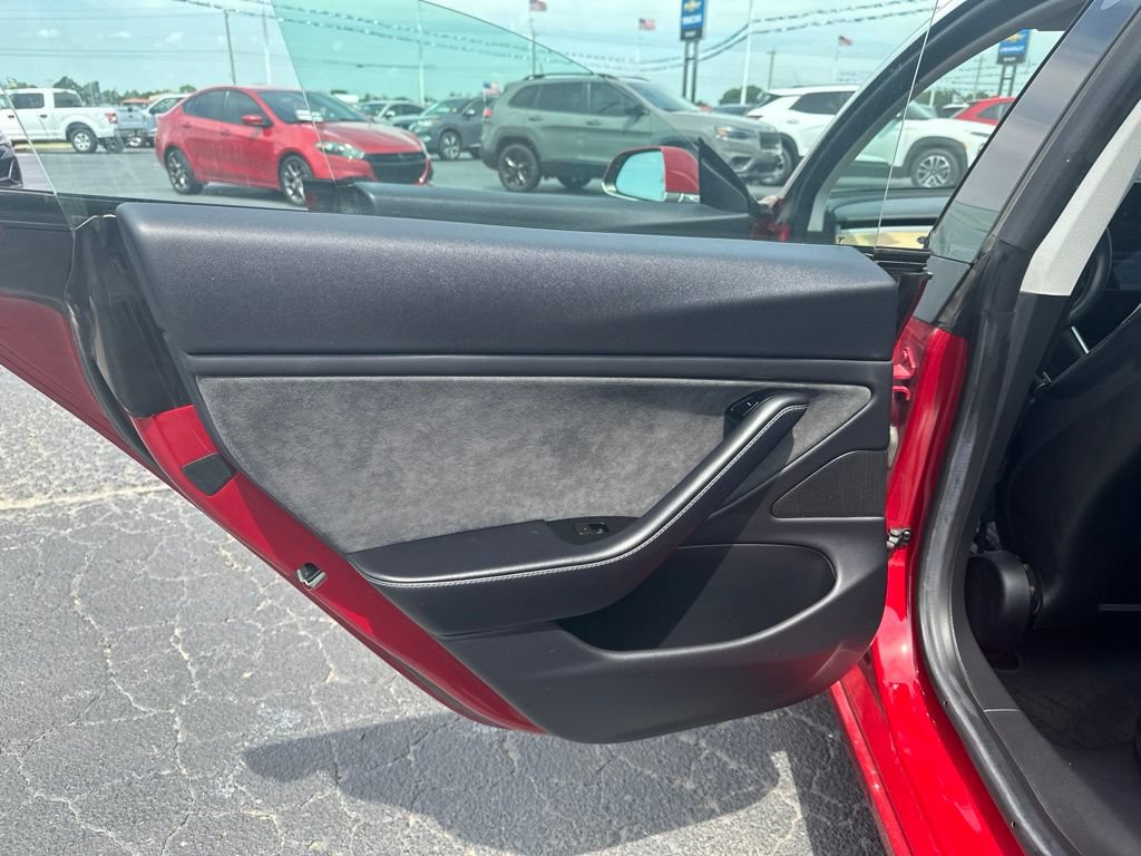 Used 2018 Tesla Model 3 Long Range RWD image 13